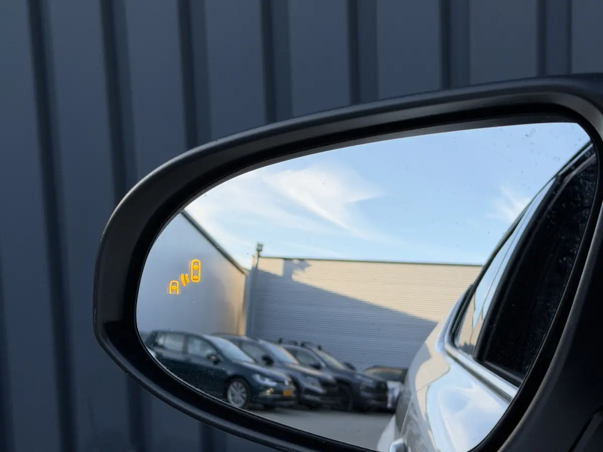 1.8 Hybrid Style / Bi tone | BSM | Draadloos Apple Carplay/Android auto | PDC V+A | Rijklaar!!!