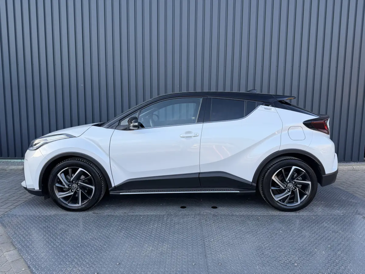 1.8 Hybrid Style / Bi tone | BSM | Draadloos Apple Carplay/Android auto | PDC V+A | Rijklaar!!!