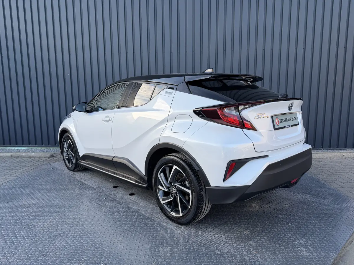 1.8 Hybrid Style / Bi tone | BSM | Draadloos Apple Carplay/Android auto | PDC V+A | Rijklaar!!!