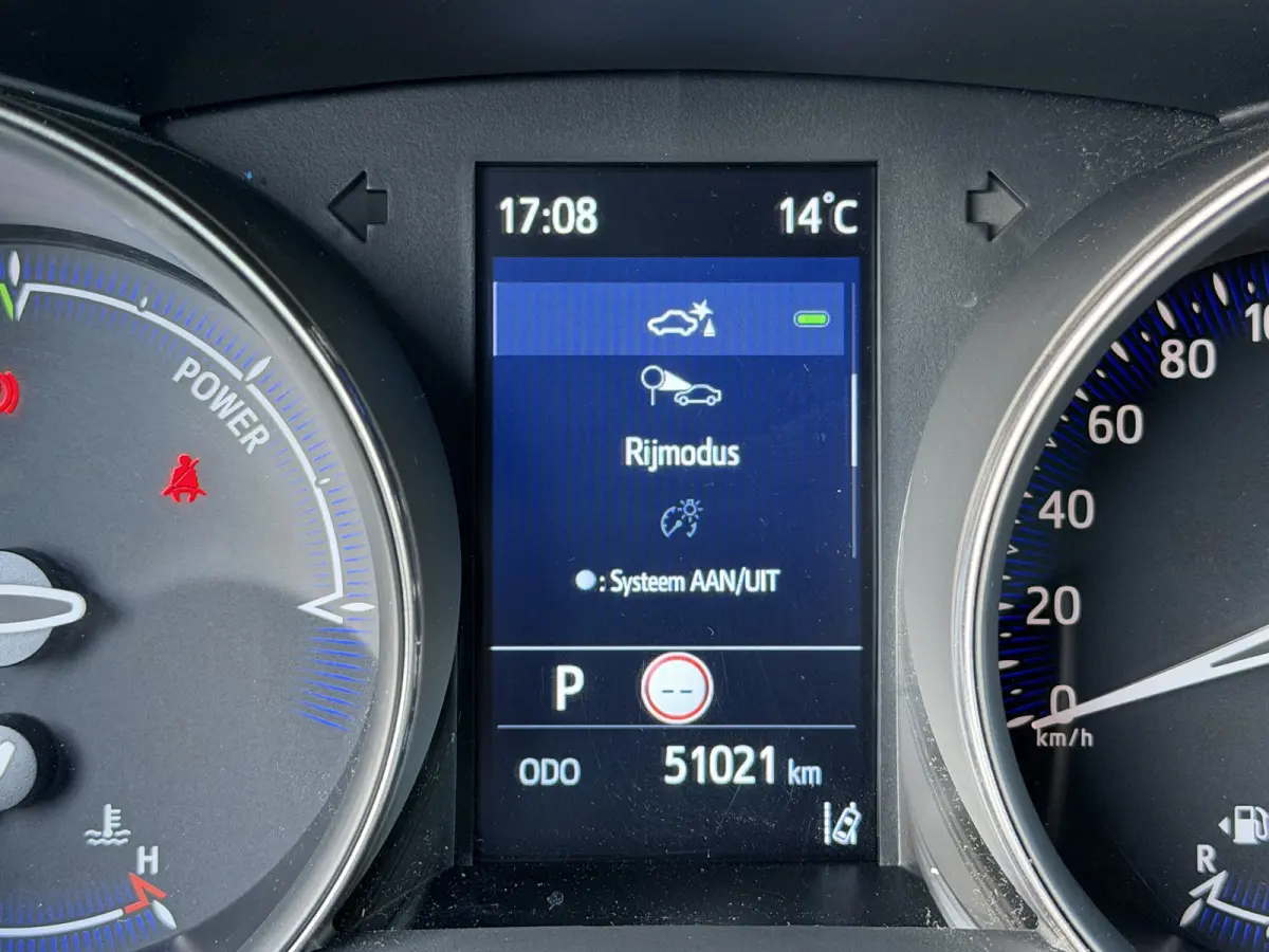 1.8 Hybrid Style / Bi tone | BSM | Draadloos Apple Carplay/Android auto | PDC V+A | Rijklaar!!!