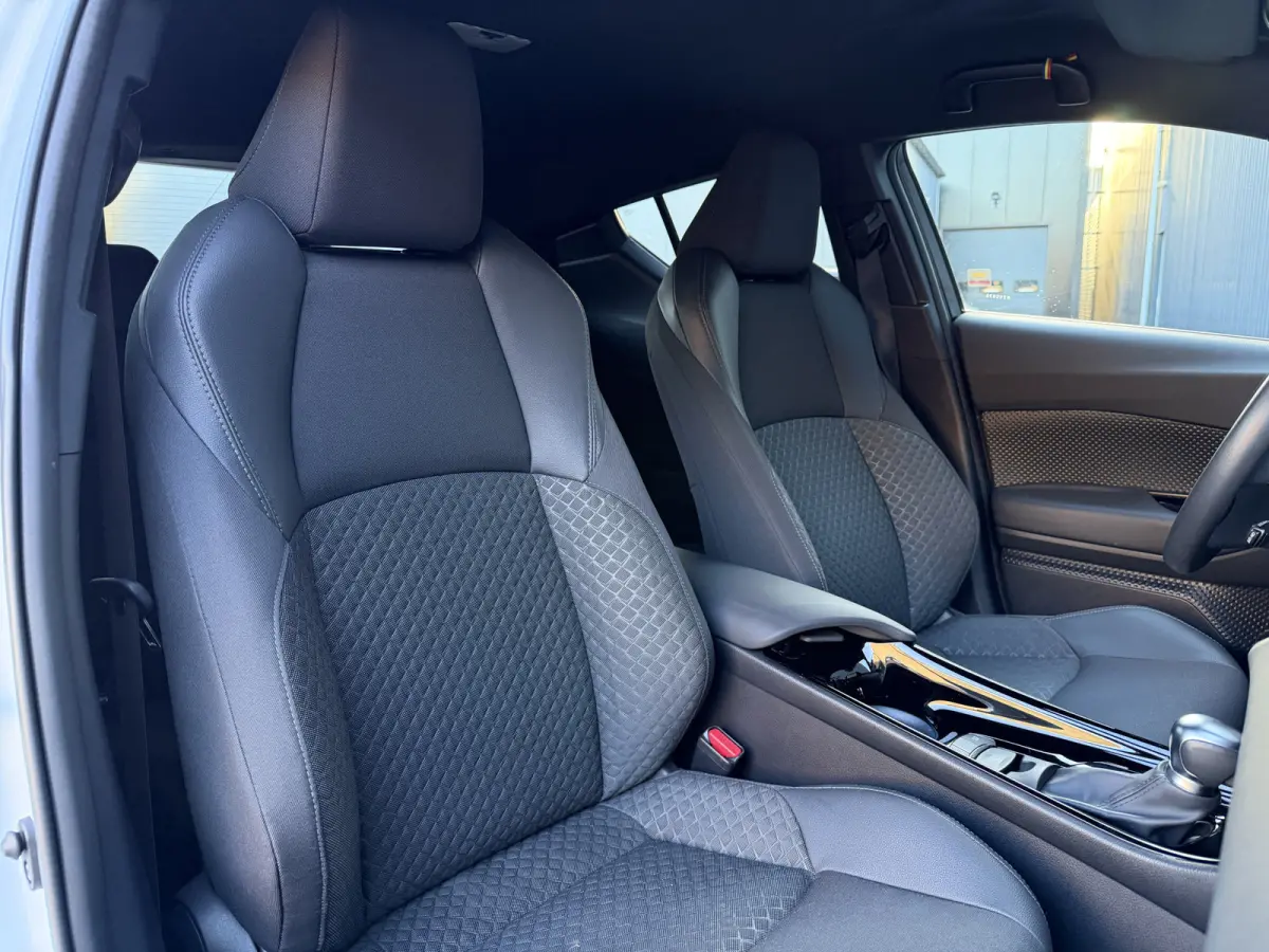 1.8 Hybrid Style / Bi tone | BSM | Draadloos Apple Carplay/Android auto | PDC V+A | Rijklaar!!!