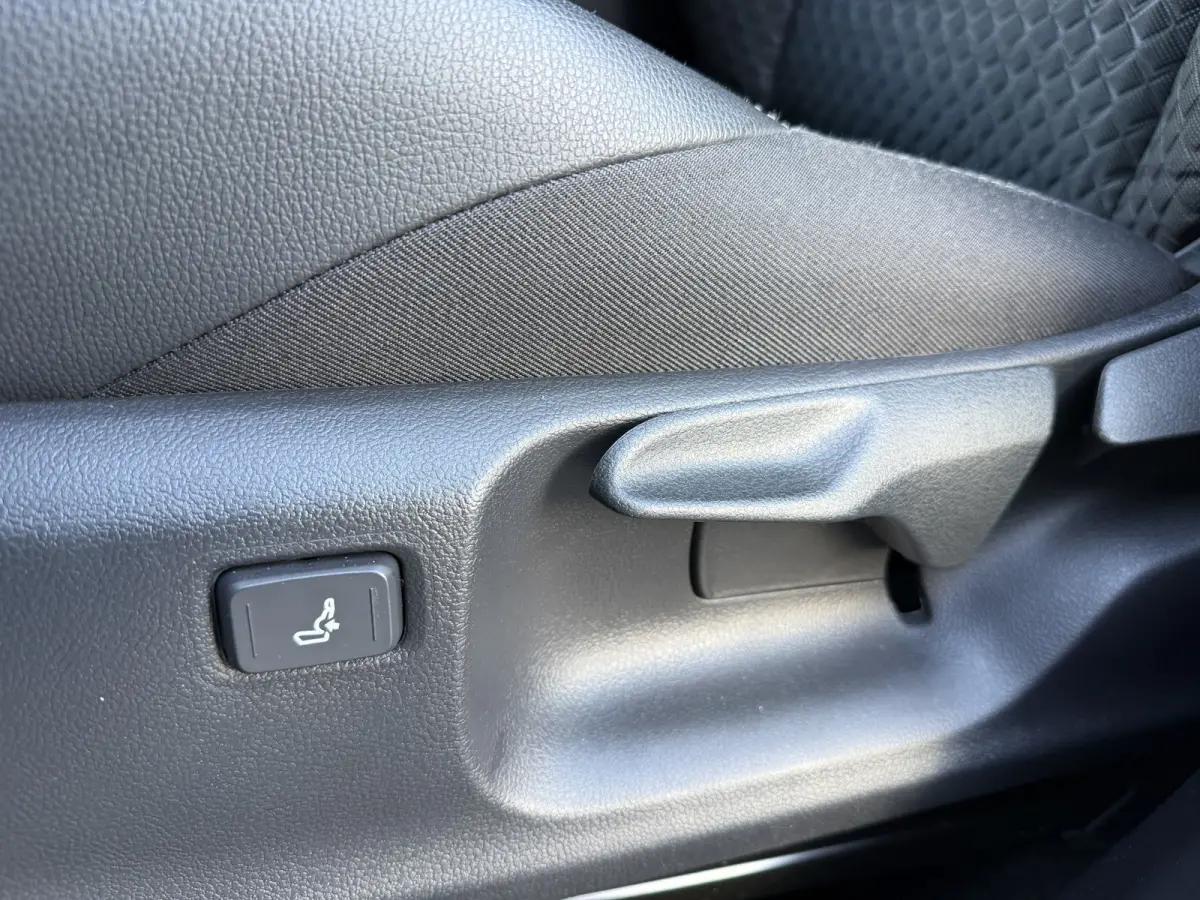 1.8 Hybrid Style / Bi tone | BSM | Draadloos Apple Carplay/Android auto | PDC V+A | Rijklaar!!!
