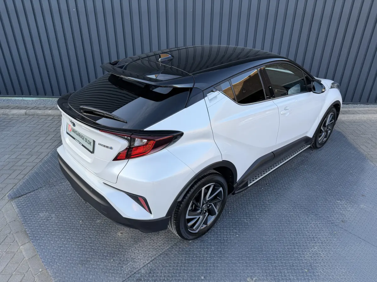 1.8 Hybrid Style / Bi tone | BSM | Draadloos Apple Carplay/Android auto | PDC V+A | Rijklaar!!!