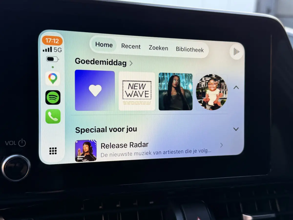 1.8 Hybrid Style / Bi tone | BSM | Draadloos Apple Carplay/Android auto | PDC V+A | Rijklaar!!!