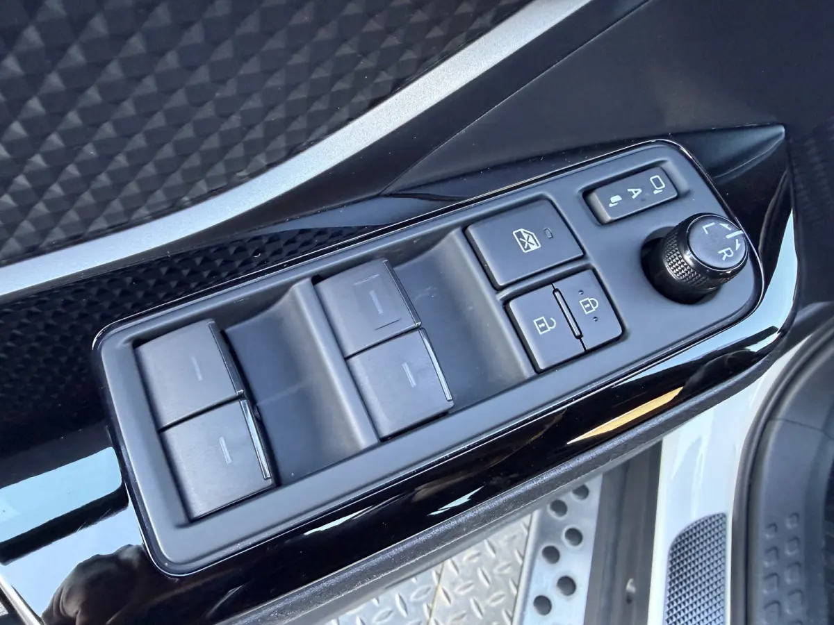 1.8 Hybrid Style / Bi tone | BSM | Draadloos Apple Carplay/Android auto | PDC V+A | Rijklaar!!!