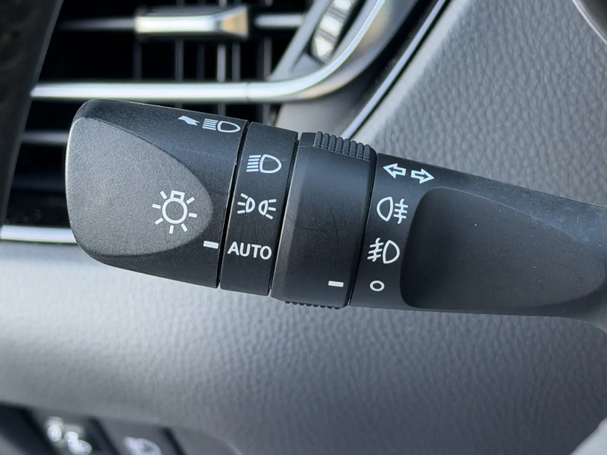1.8 Hybrid Style / Bi tone | BSM | Draadloos Apple Carplay/Android auto | PDC V+A | Rijklaar!!!