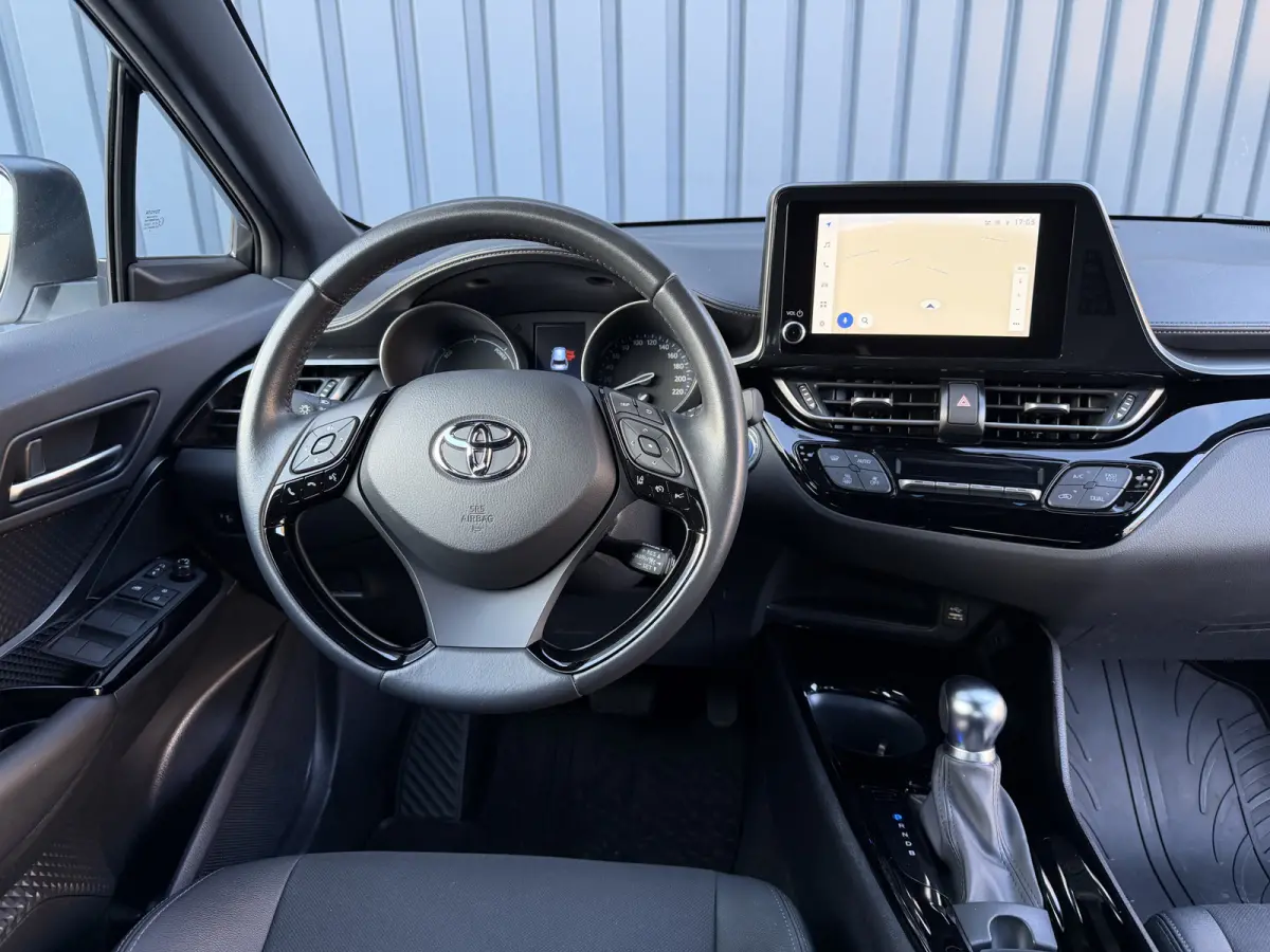 1.8 Hybrid Style / Bi tone | BSM | Draadloos Apple Carplay/Android auto | PDC V+A | Rijklaar!!!