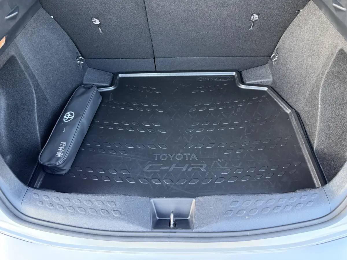 1.8 Hybrid Style / Bi tone | BSM | Draadloos Apple Carplay/Android auto | PDC V+A | Rijklaar!!!