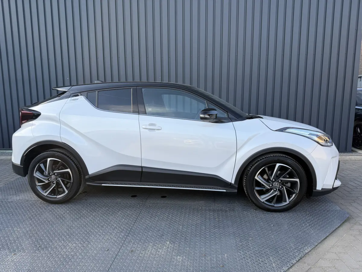 1.8 Hybrid Style / Bi tone | BSM | Draadloos Apple Carplay/Android auto | PDC V+A | Rijklaar!!!