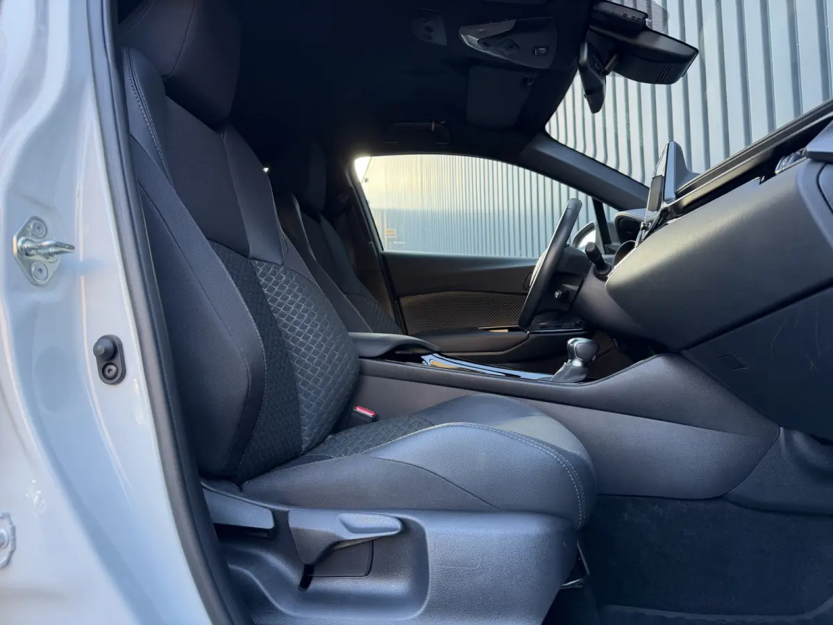 1.8 Hybrid Style / Bi tone | BSM | Draadloos Apple Carplay/Android auto | PDC V+A | Rijklaar!!!
