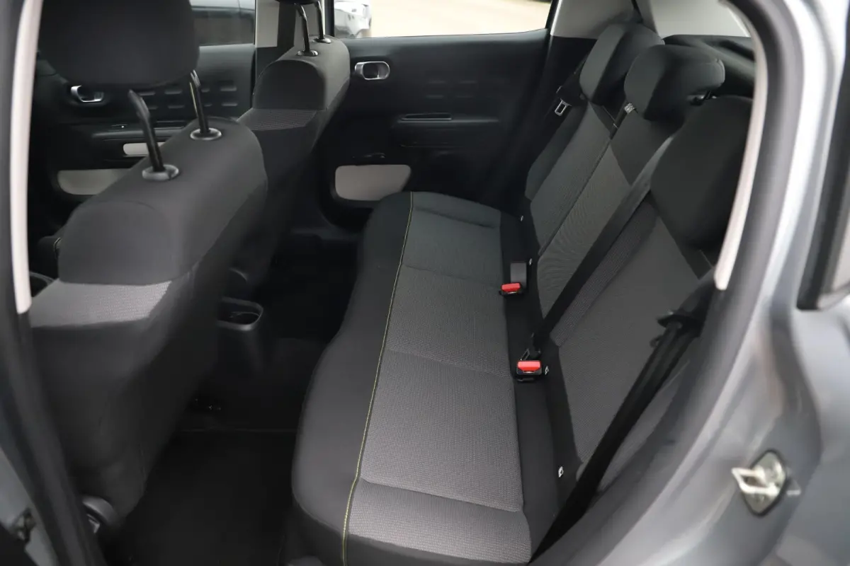 1.2 PureTech Feel Navigatie Carplay Android Climate Cruise Control Rijstrooksensor Parkeersensor All-season banden!