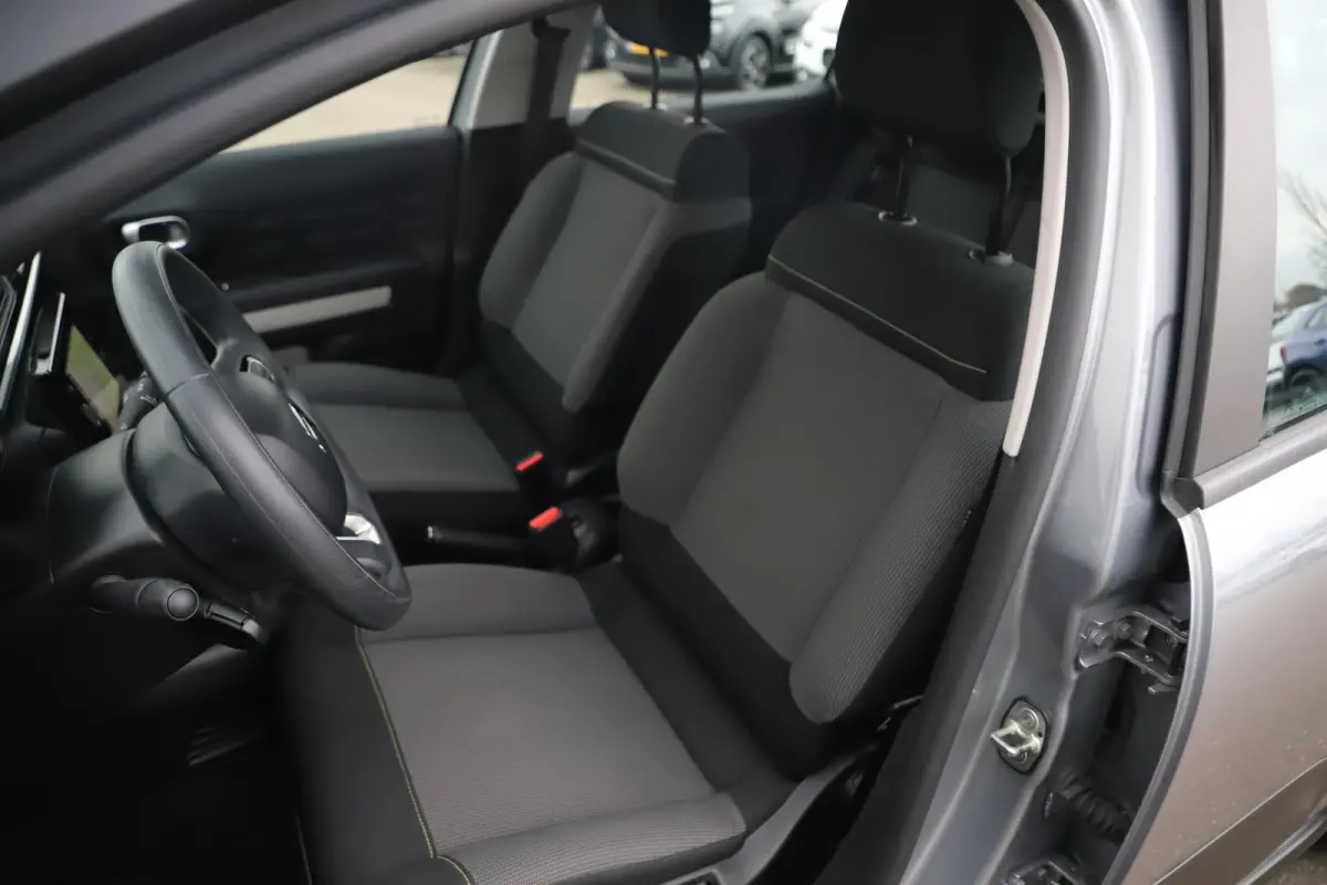 1.2 PureTech Feel Navigatie Carplay Android Climate Cruise Control Rijstrooksensor Parkeersensor All-season banden!