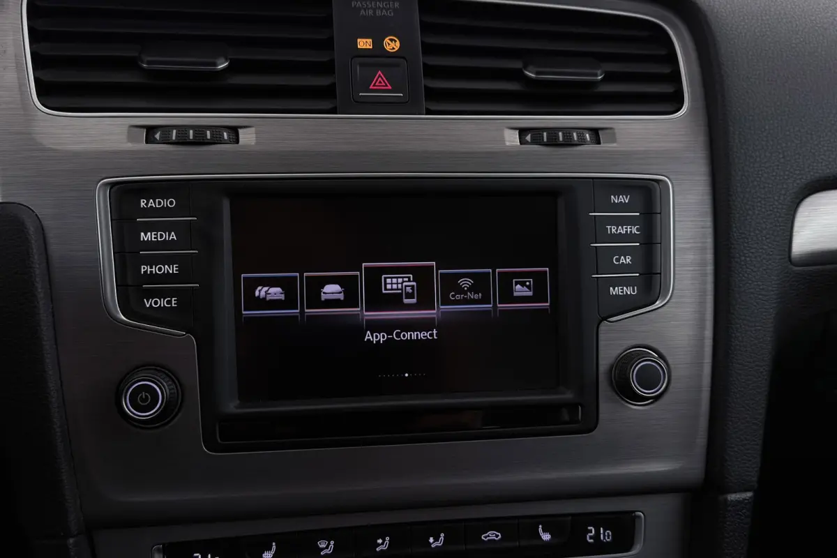 1.4 TSI Connected Series R-Line | Trekhaak | Stoelverwarming | Navigatie | Sportstoelen |