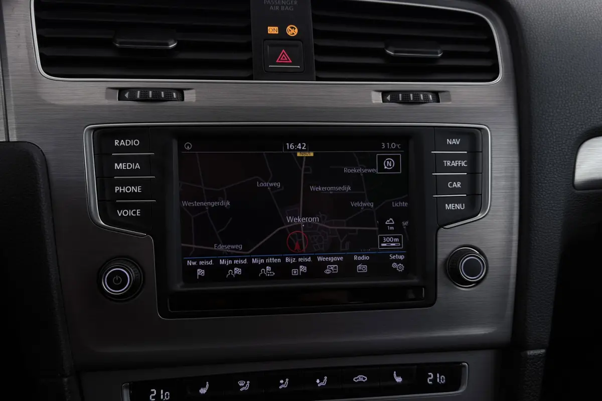 1.4 TSI Connected Series R-Line | Trekhaak | Stoelverwarming | Navigatie | Sportstoelen |