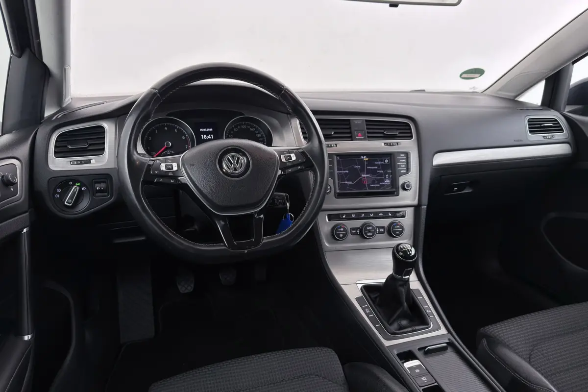 1.4 TSI Connected Series R-Line | Trekhaak | Stoelverwarming | Navigatie | Sportstoelen |