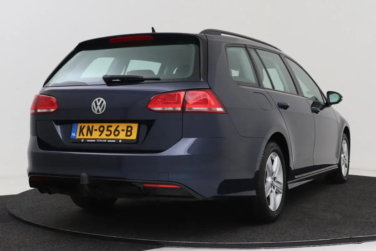 1.4 TSI Connected Series R-Line | Trekhaak | Stoelverwarming | Navigatie | Sportstoelen |