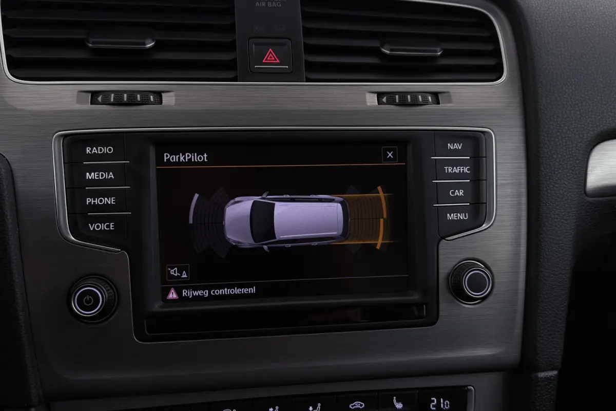 1.4 TSI Connected Series R-Line | Trekhaak | Stoelverwarming | Navigatie | Sportstoelen |