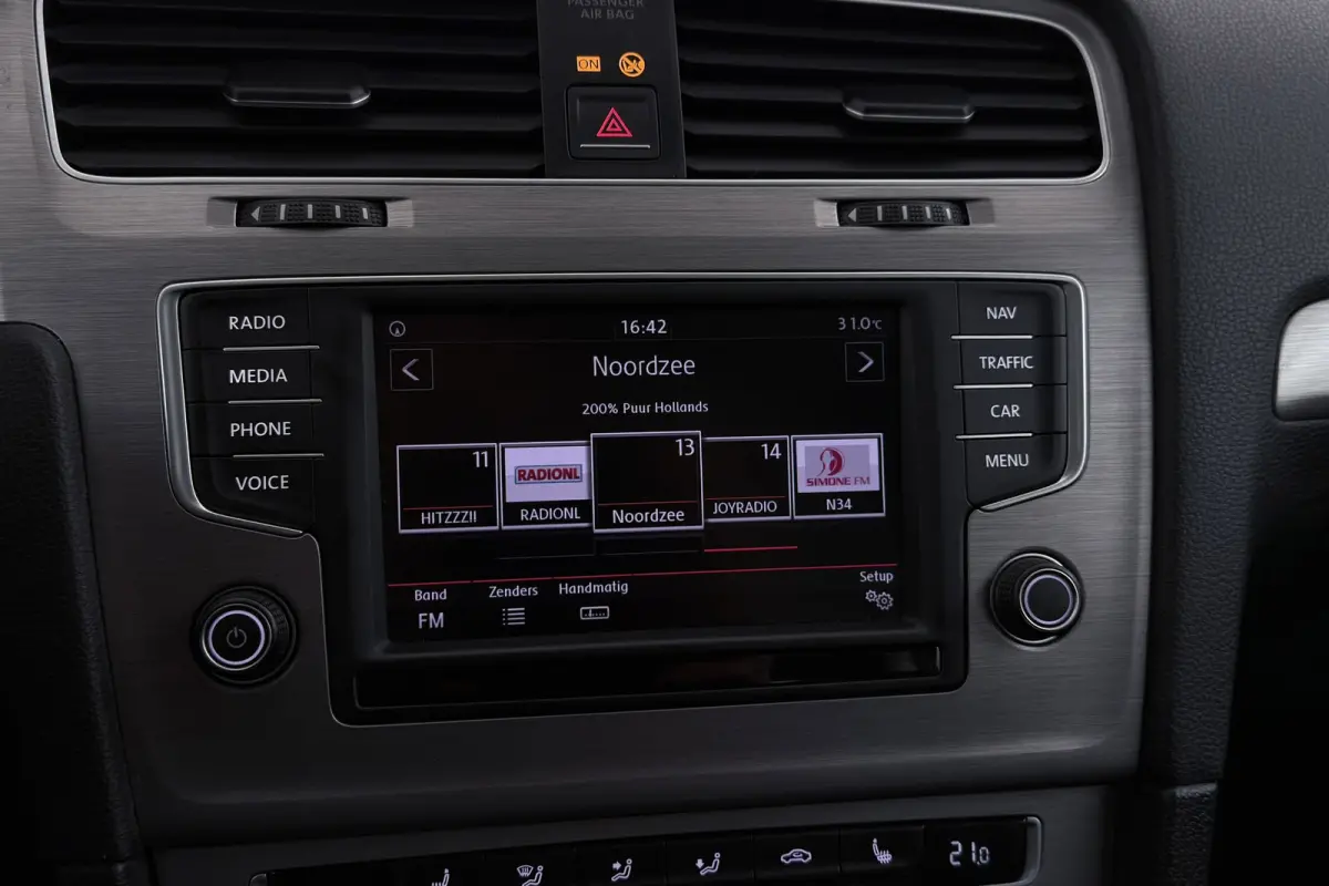 1.4 TSI Connected Series R-Line | Trekhaak | Stoelverwarming | Navigatie | Sportstoelen |