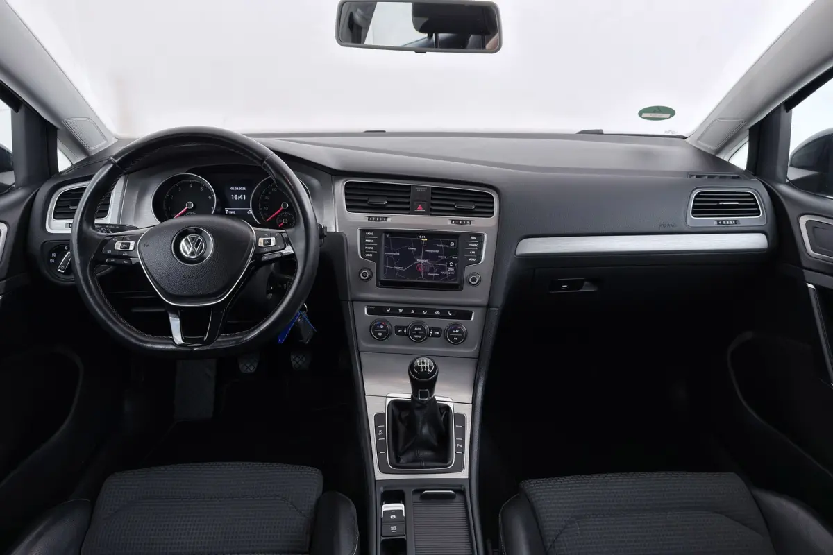 1.4 TSI Connected Series R-Line | Trekhaak | Stoelverwarming | Navigatie | Sportstoelen |