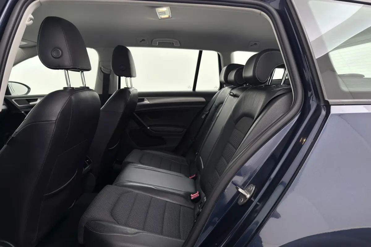 1.4 TSI Connected Series R-Line | Trekhaak | Stoelverwarming | Navigatie | Sportstoelen |