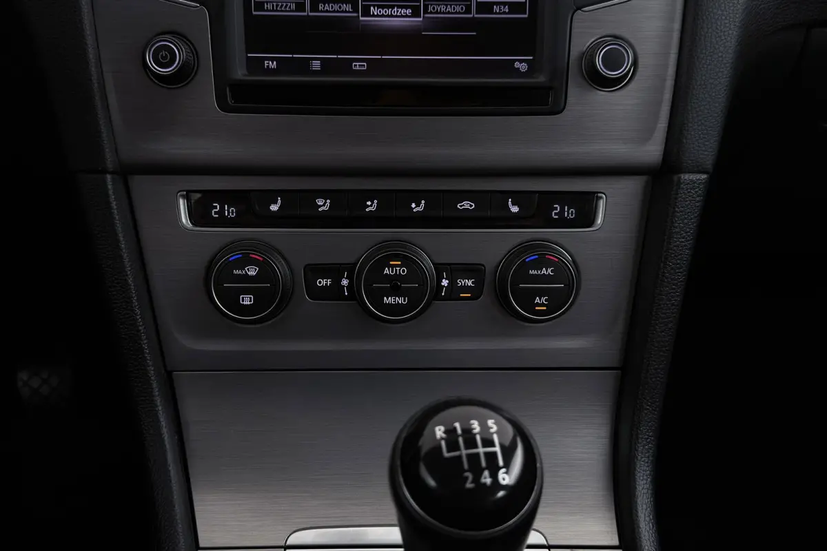 1.4 TSI Connected Series R-Line | Trekhaak | Stoelverwarming | Navigatie | Sportstoelen |