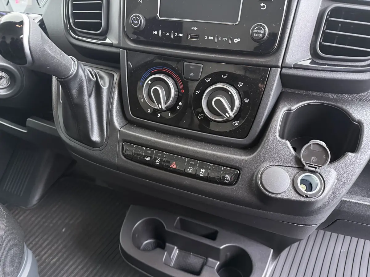 35 L2H2 BlueHDI 140pk Automaat | NIEUW BPM VRIJ | CAMERA | CARPLAY | PDC | AIRCO |
