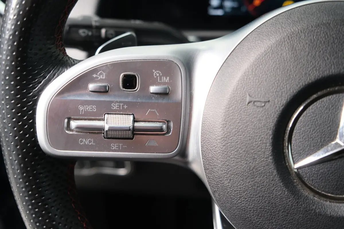 220 D 4MATIC AMG > Grijs kenteken < Airco, Cruise, Trekhaak, Camera, Carplay.