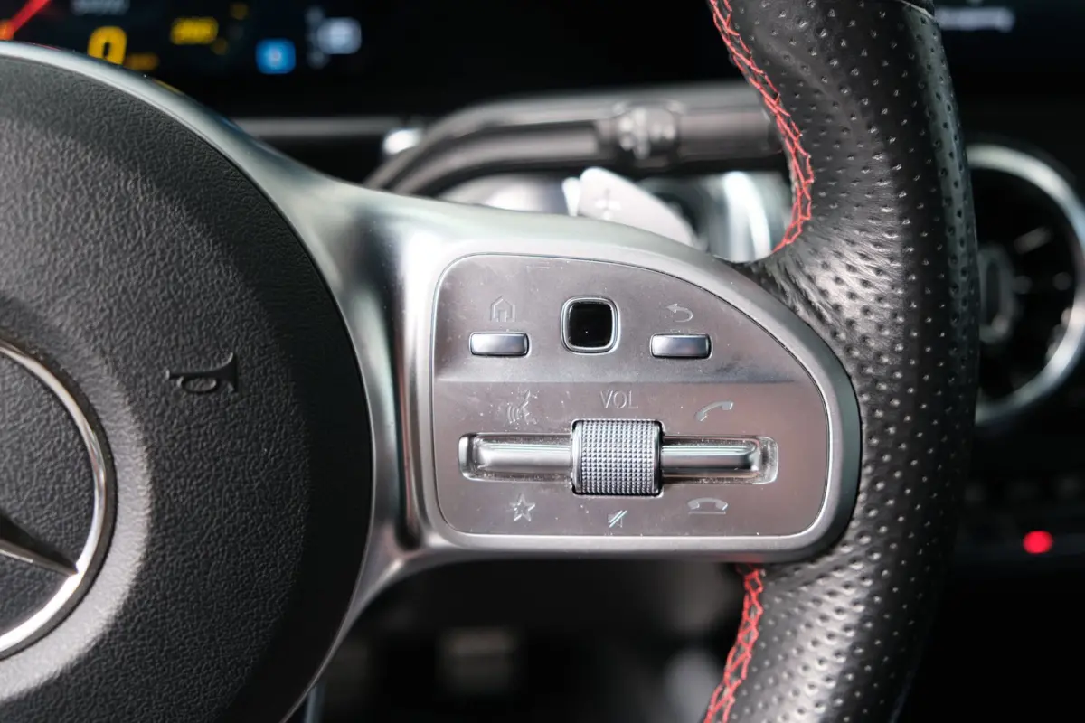 220 D 4MATIC AMG > Grijs kenteken < Airco, Cruise, Trekhaak, Camera, Carplay.
