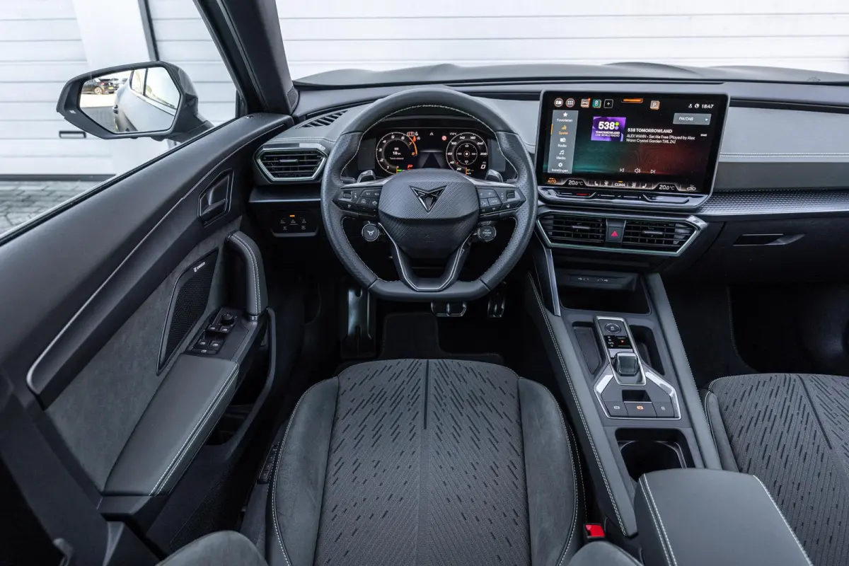 1.5 TSI e-Hybrid 272pk VZ Tribe Edition | Panoramadak | Trekhaak