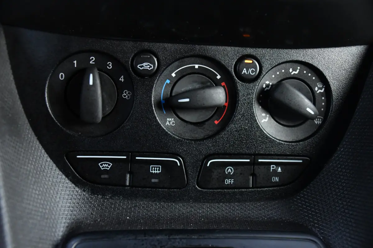 1.5 TDCI L1 PB Edition Cruise, 120pk, sensoren, Stoelverwarming, Trekhaak, Automaat, 3 zits, Airco, Uniek!