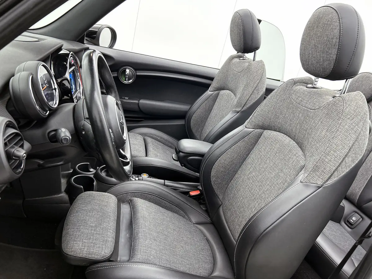 Mini 1.5 Chili Serious Business (Dealer OndH, Carplay, StoelV, Navi, Camera, PDC V+A, Etc)