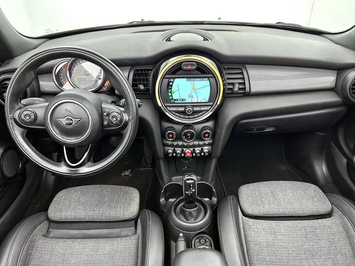 Mini 1.5 Chili Serious Business (Dealer OndH, Carplay, StoelV, Navi, Camera, PDC V+A, Etc)
