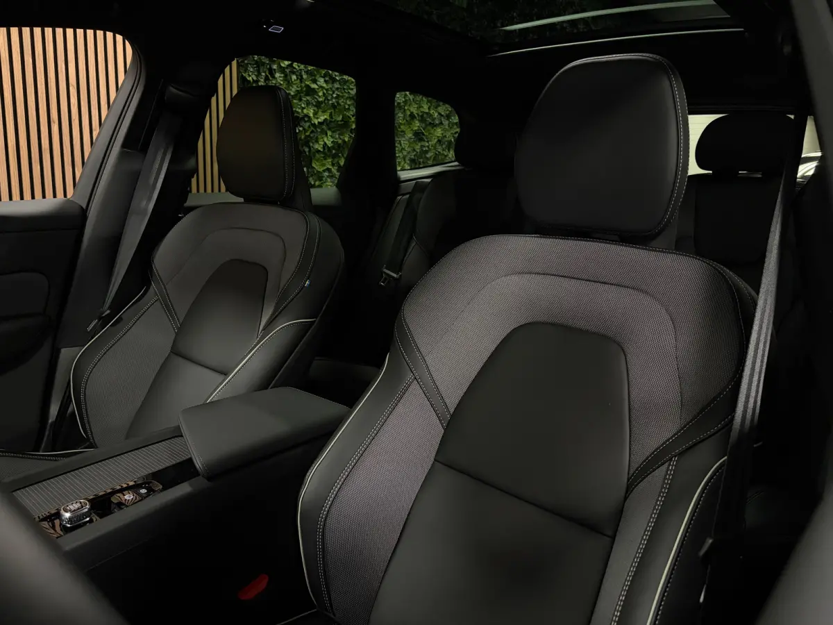 T8 AWD Recharge Plus Black Edition | MY26 Facelift en vol! | Nieuw! | Luchtvering | 360° Camera | Head-Up Display | Harman Kardon | 455pk | Adaptieve Cruise Control | Stoelverwarming voor+a