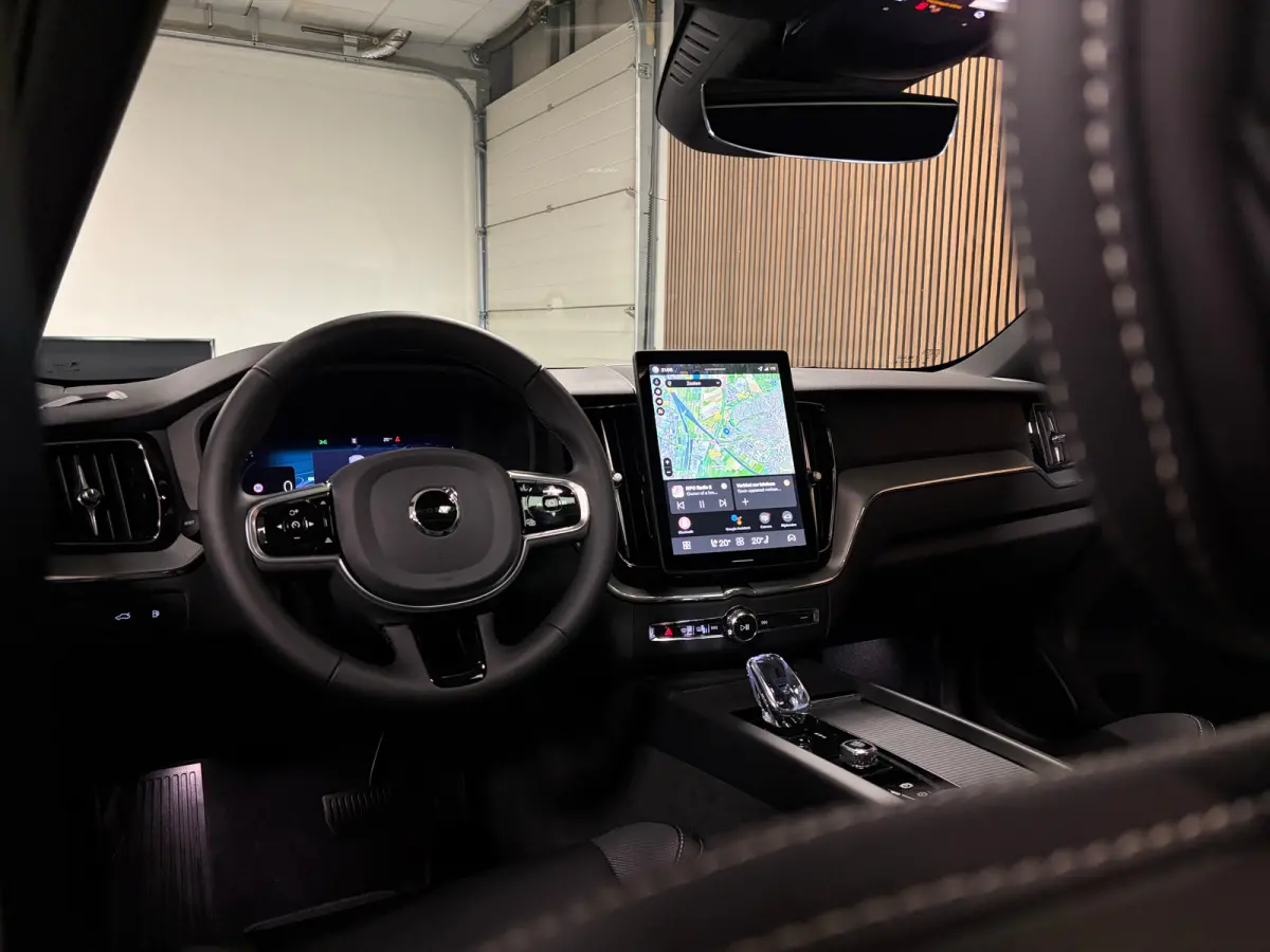 T8 AWD Recharge Plus Black Edition | MY26 Facelift en vol! | Nieuw! | Luchtvering | 360° Camera | Head-Up Display | Harman Kardon | 455pk | Adaptieve Cruise Control | Stoelverwarming voor+a