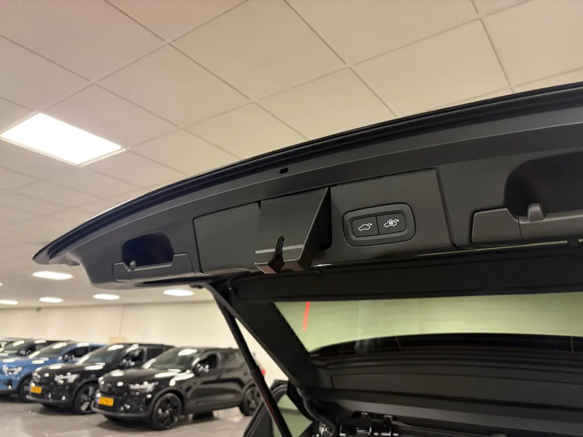 T8 AWD Recharge Plus Black Edition | MY26 Facelift en vol! | Nieuw! | Luchtvering | 360° Camera | Head-Up Display | Harman Kardon | 455pk | Adaptieve Cruise Control | Stoelverwarming voor+a
