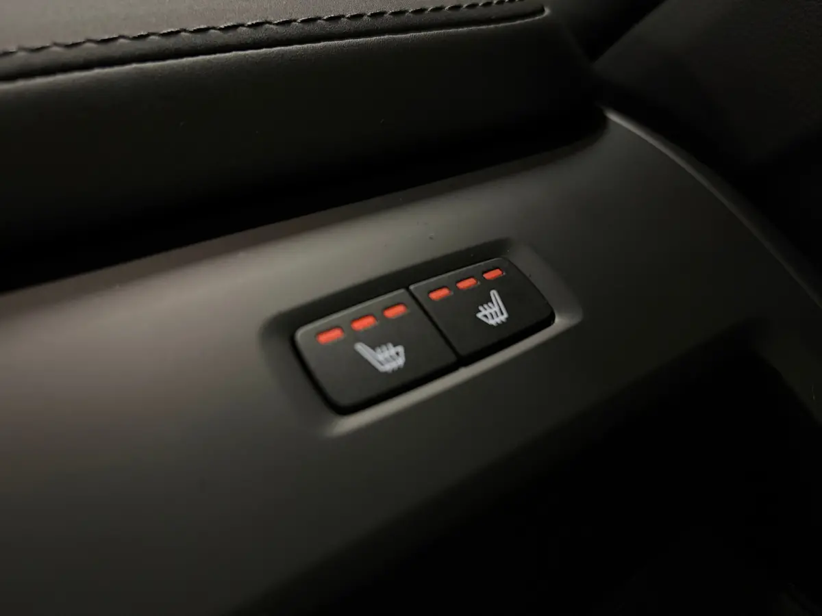 T8 AWD Recharge Plus Black Edition | MY26 Facelift en vol! | Nieuw! | Luchtvering | 360° Camera | Head-Up Display | Harman Kardon | 455pk | Adaptieve Cruise Control | Stoelverwarming voor+a