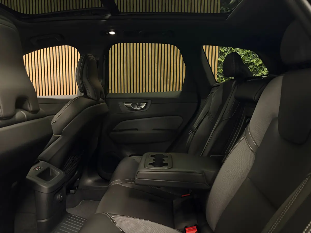T8 AWD Recharge Plus Black Edition | MY26 Facelift en vol! | Nieuw! | Luchtvering | 360° Camera | Head-Up Display | Harman Kardon | 455pk | Adaptieve Cruise Control | Stoelverwarming voor+a
