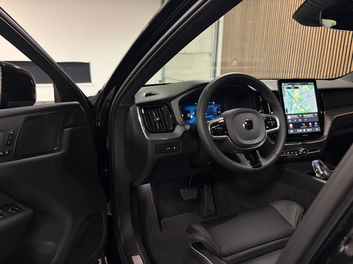 T8 AWD Recharge Plus Black Edition | MY26 Facelift en vol! | Nieuw! | Luchtvering | 360° Camera | Head-Up Display | Harman Kardon | 455pk | Adaptieve Cruise Control | Stoelverwarming voor+a