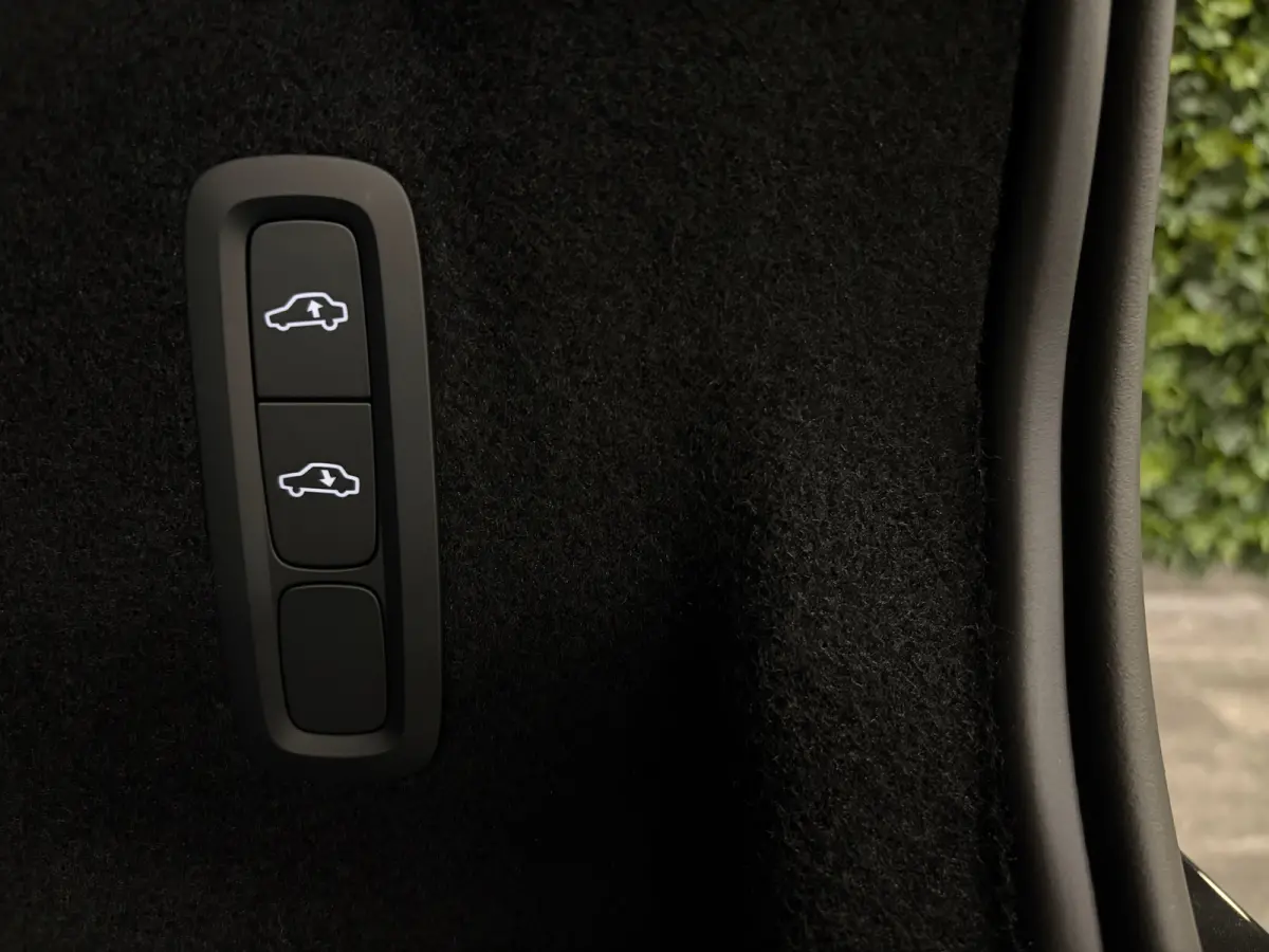 T8 AWD Recharge Plus Black Edition | MY26 Facelift en vol! | Nieuw! | Luchtvering | 360° Camera | Head-Up Display | Harman Kardon | 455pk | Adaptieve Cruise Control | Stoelverwarming voor+a