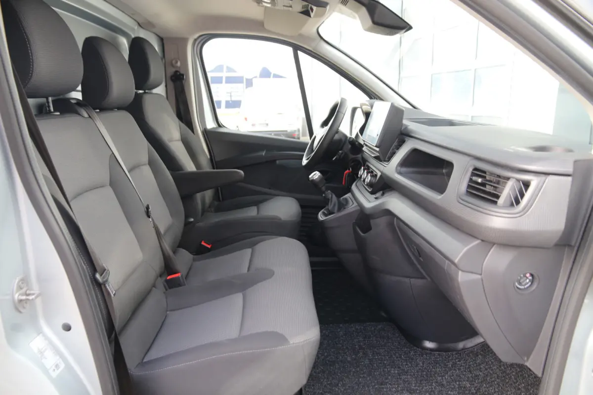 2.0 DCI 110 | L2H1 | Black edition | Cruise | Airco..