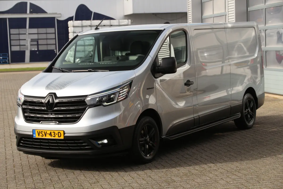 2.0 DCI 110 | L2H1 | Black edition | Cruise | Airco..