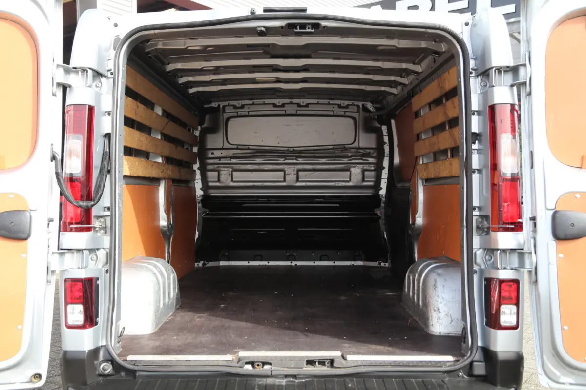 2.0 DCI 110 | L2H1 | Black edition | Cruise | Airco..