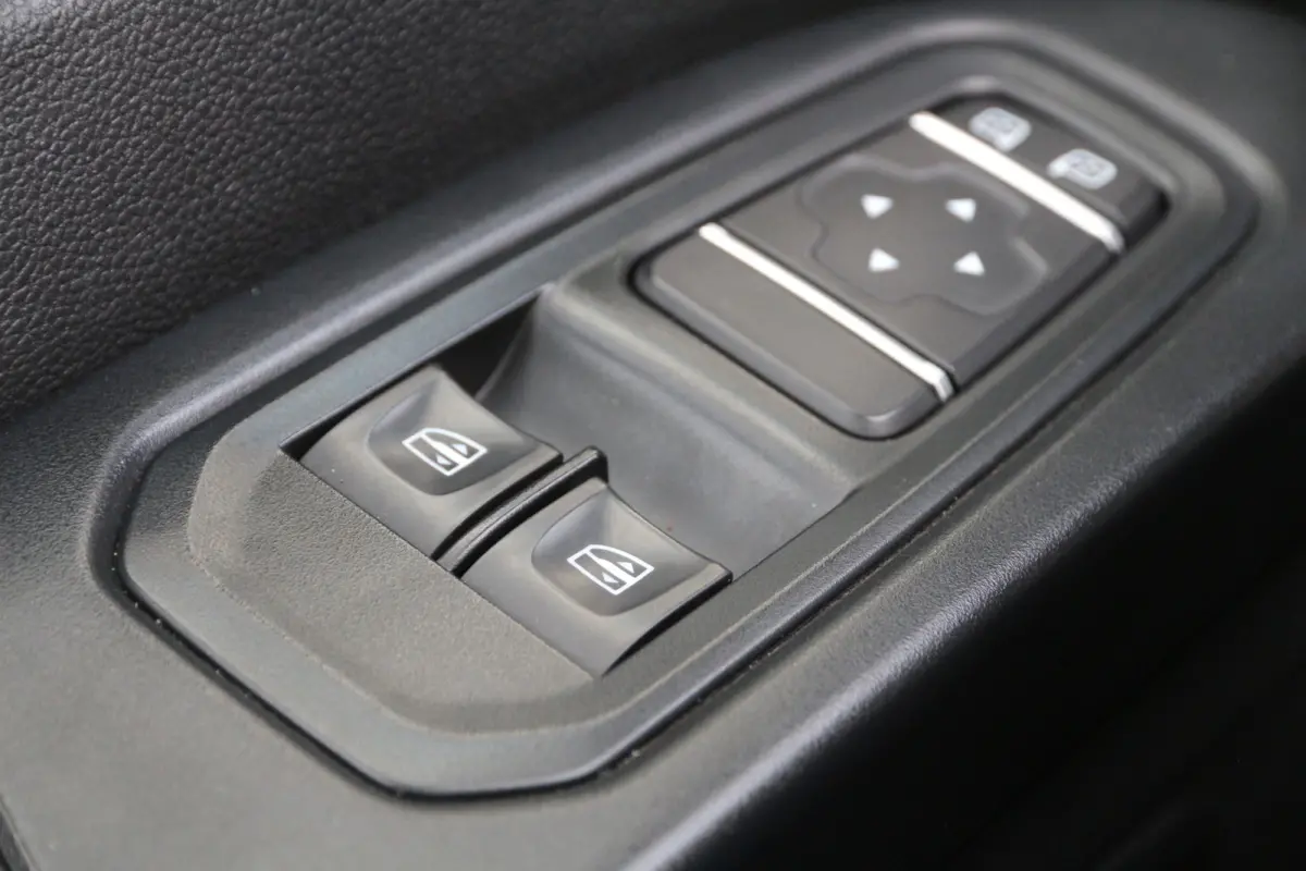 2.0 DCI 110 | L2H1 | Black edition | Cruise | Airco..