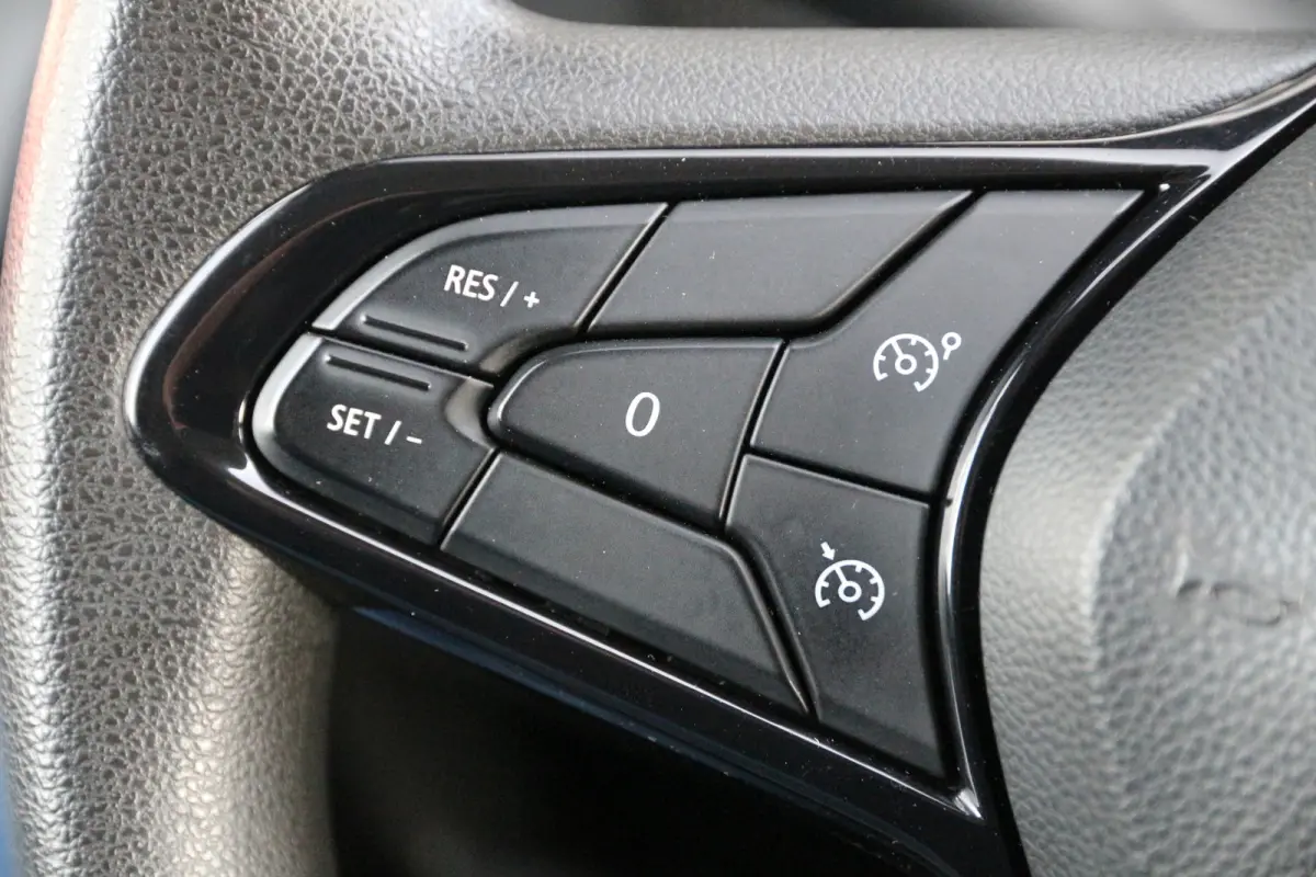 2.0 DCI 110 | L2H1 | Black edition | Cruise | Airco..