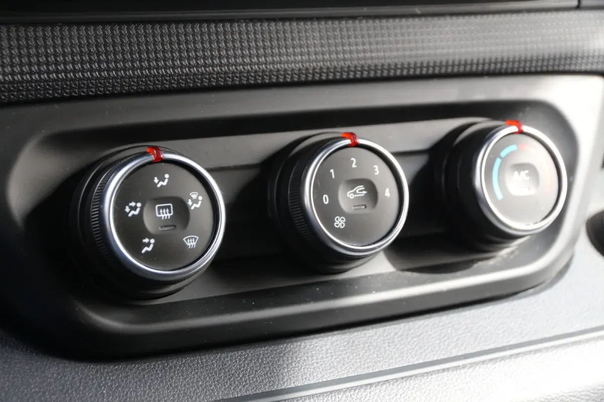2.0 DCI 110 | L2H1 | Black edition | Cruise | Airco..