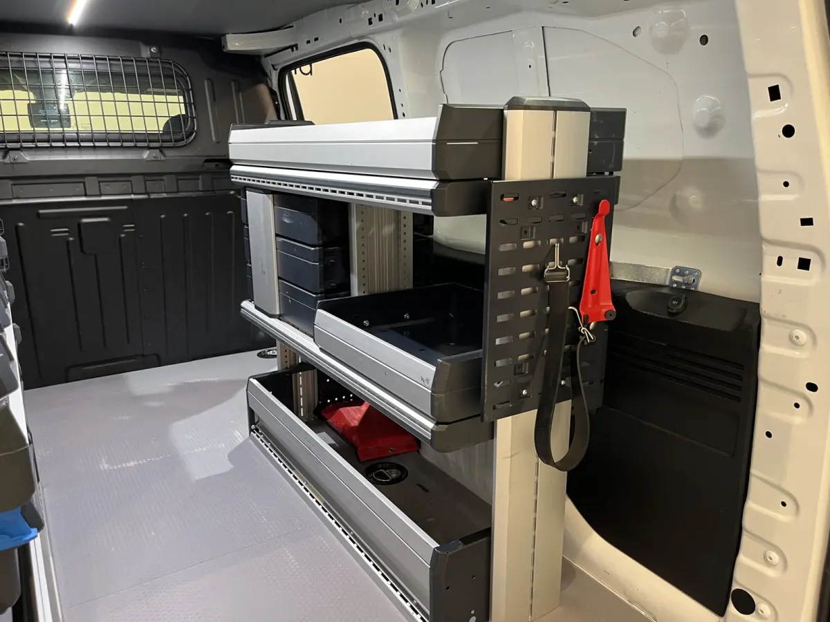 1.5 BlueHDI Long 130 PK Automaat / Servicebus / Sortimo Inrichting / Euro 6 / Schuifdeur L + R / Airco / Camera / CarPlay / Cruise Control / 50.300 KM !!