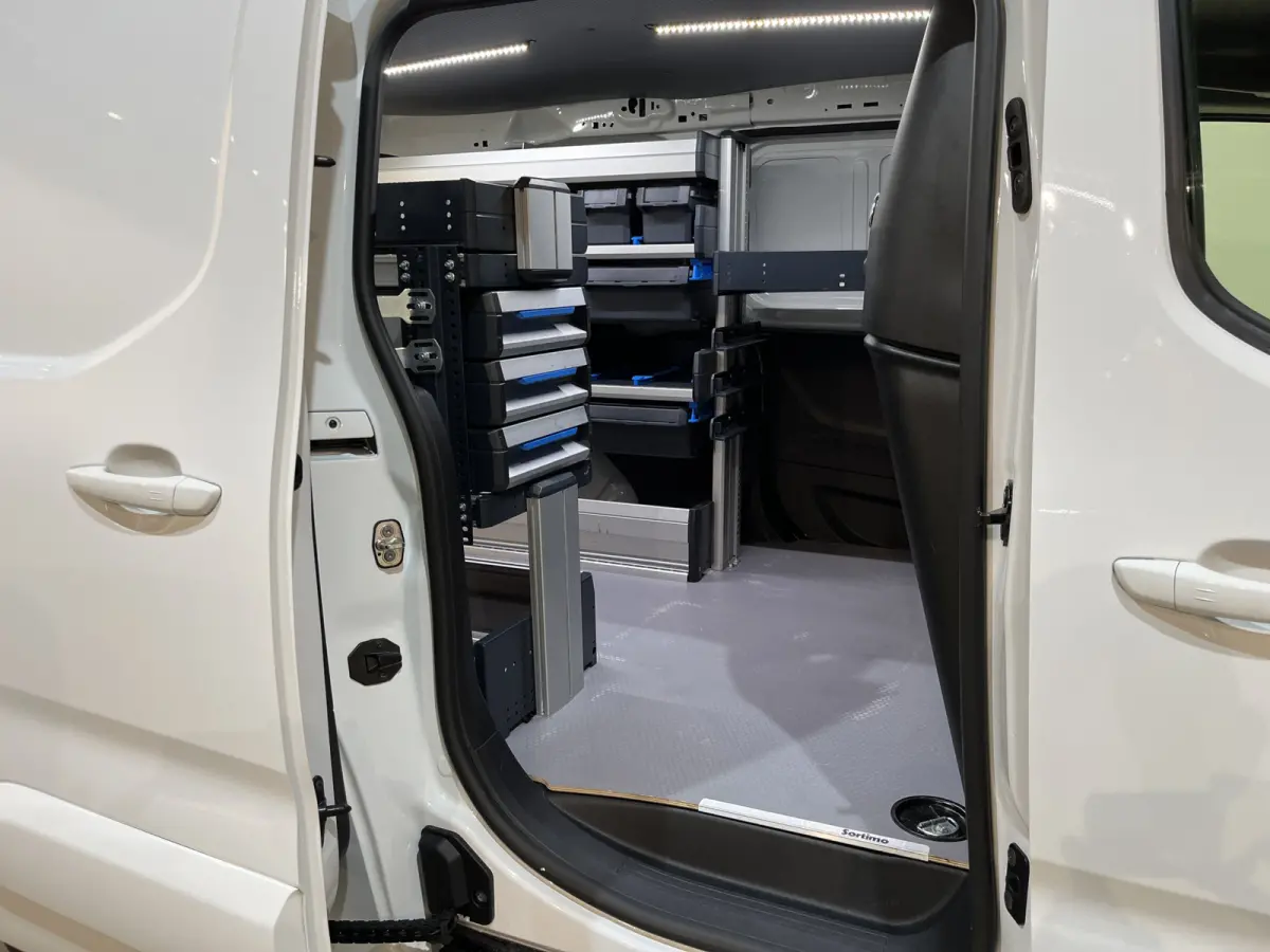 1.5 BlueHDI Long 130 PK Automaat / Servicebus / Sortimo Inrichting / Euro 6 / Schuifdeur L + R / Airco / Camera / CarPlay / Cruise Control / 50.300 KM !!