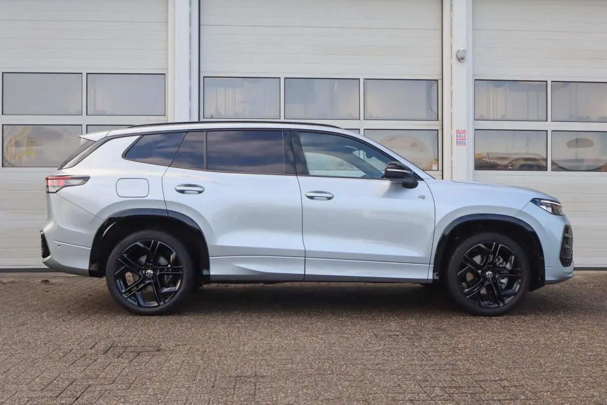 1.5 eHybrid 204pk R-Line Edition | Trekhaak Wegklapbaar | Black Style | Head-up
