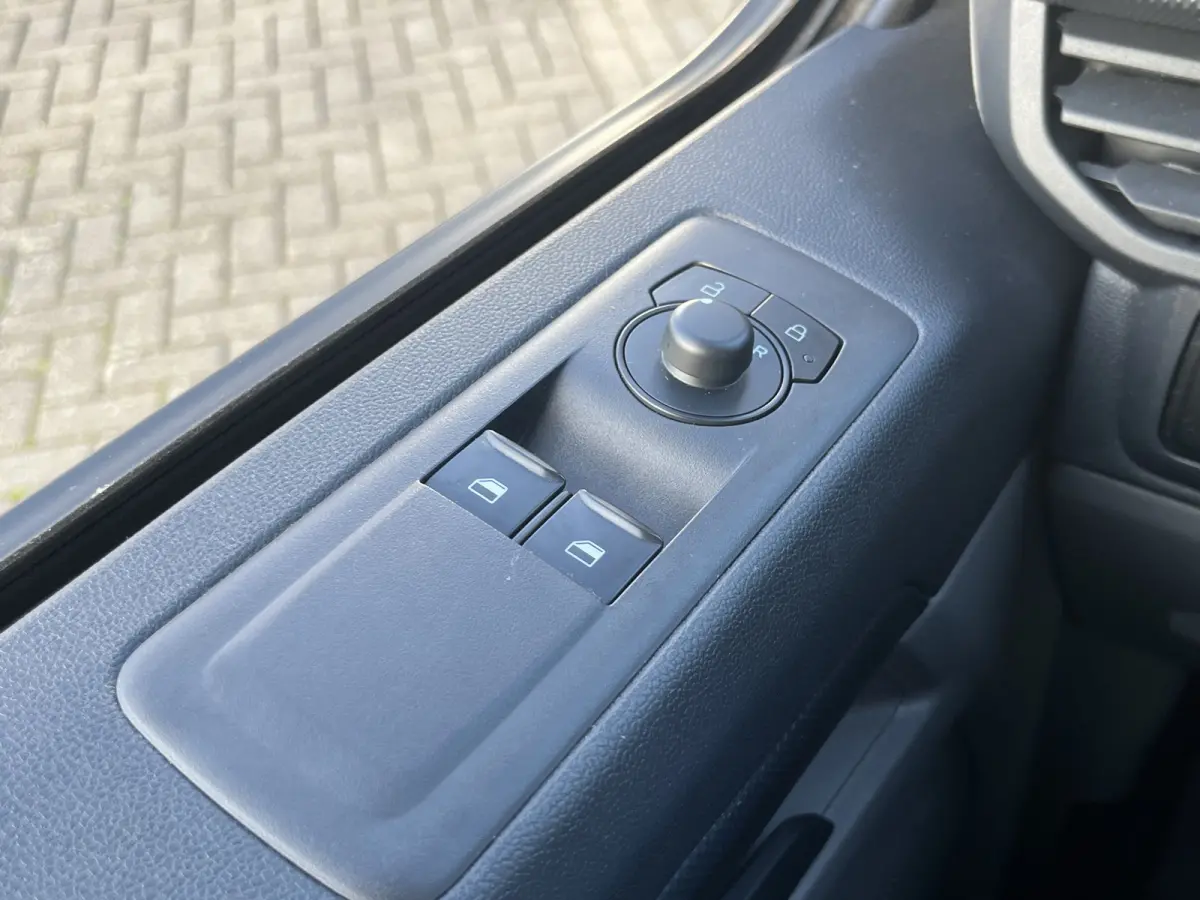 300 2.0 TDCI L2H1 Trend 136pk/100kW 6-bak | BPM VRIJ | Vol leder | 12'' Sync4 Apple CP, Android Auto | Camera | Laadruimtebescherming | Cruise | etc. etc.