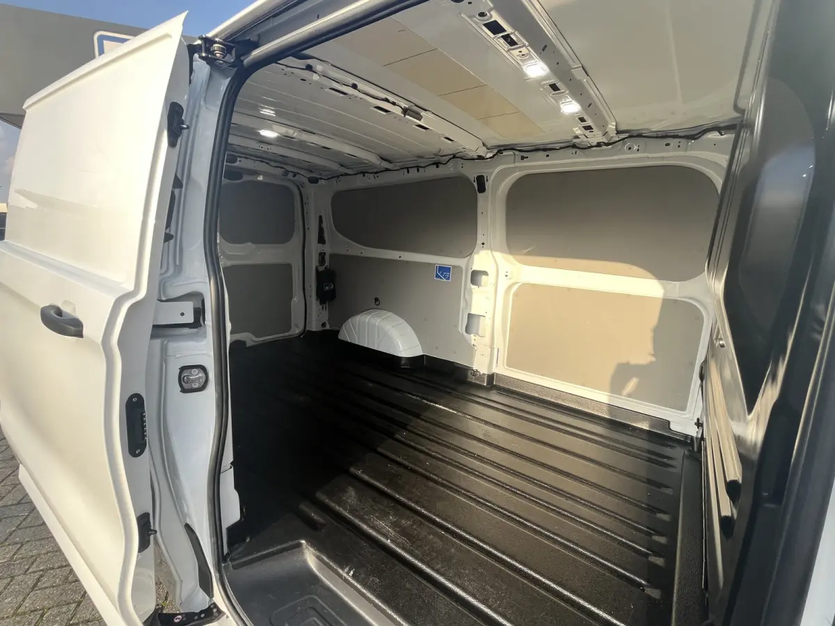 300 2.0 TDCI L2H1 Trend 136pk/100kW 6-bak | BPM VRIJ | Vol leder | 12'' Sync4 Apple CP, Android Auto | Camera | Laadruimtebescherming | Cruise | etc. etc.